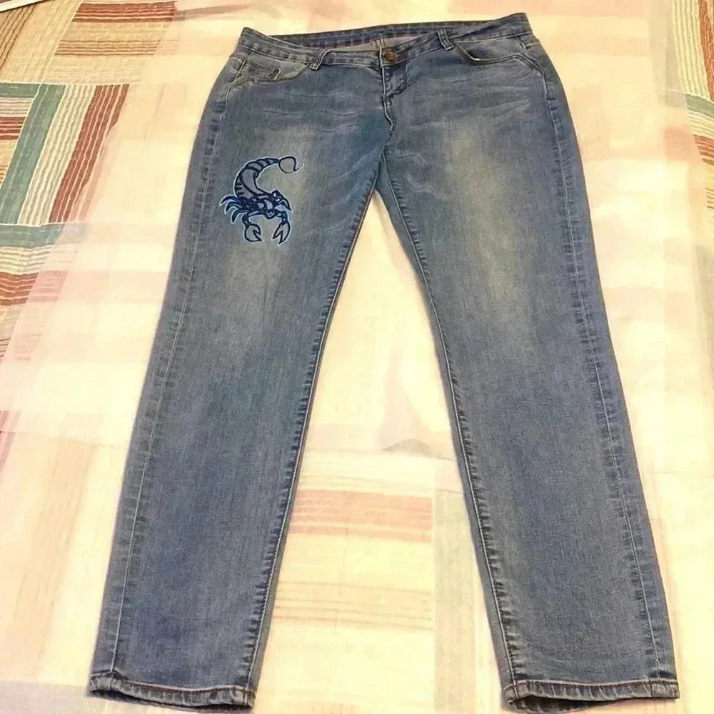 Scorpion 🦂 embroidery fancy denim jeans 👖 for ladies